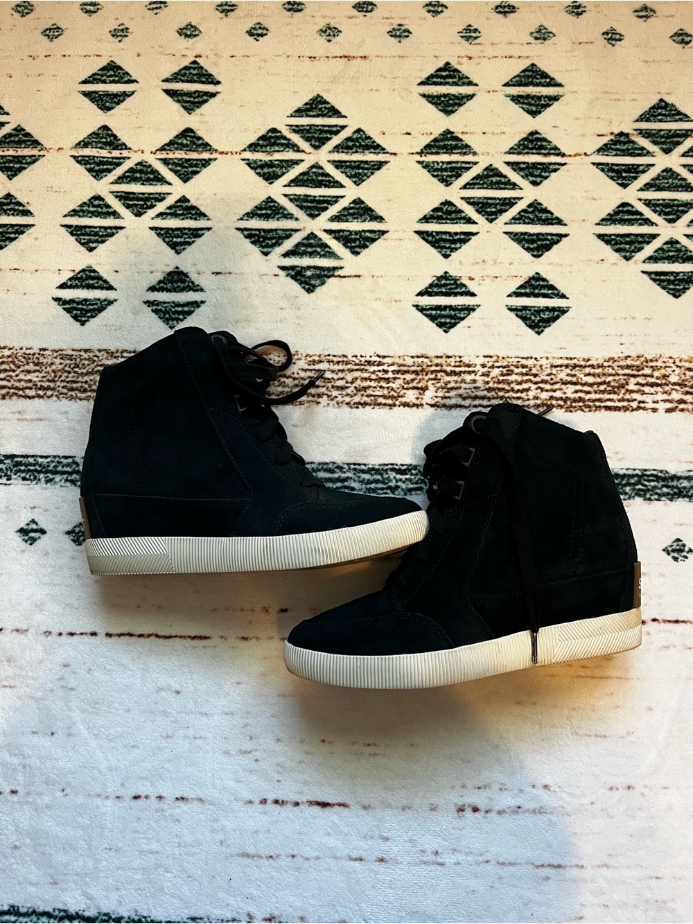 SOREL Out N About Women’s 7.5 Black Suede Lace-Up Ankle Bootie Round Toe